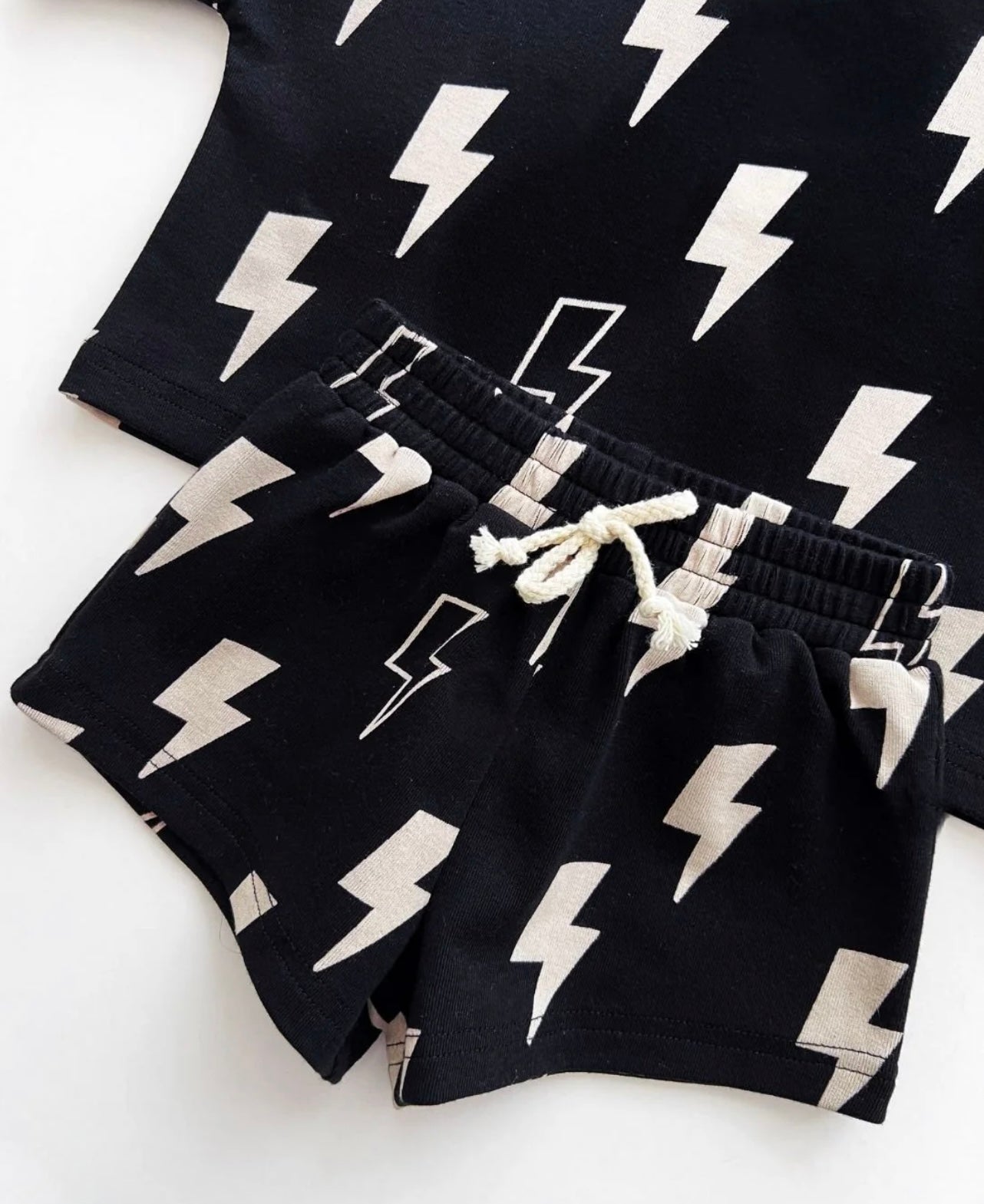 Black bolts | short set