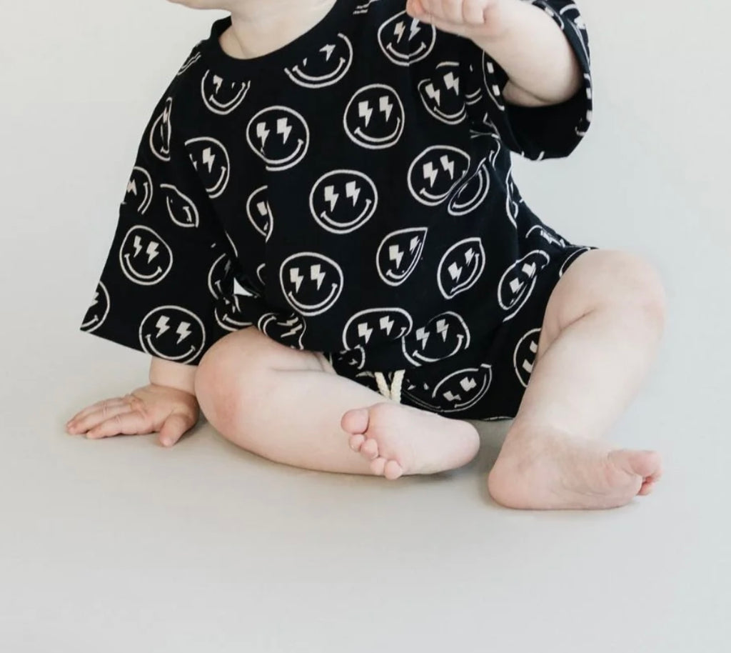 Electric Smiley | short set