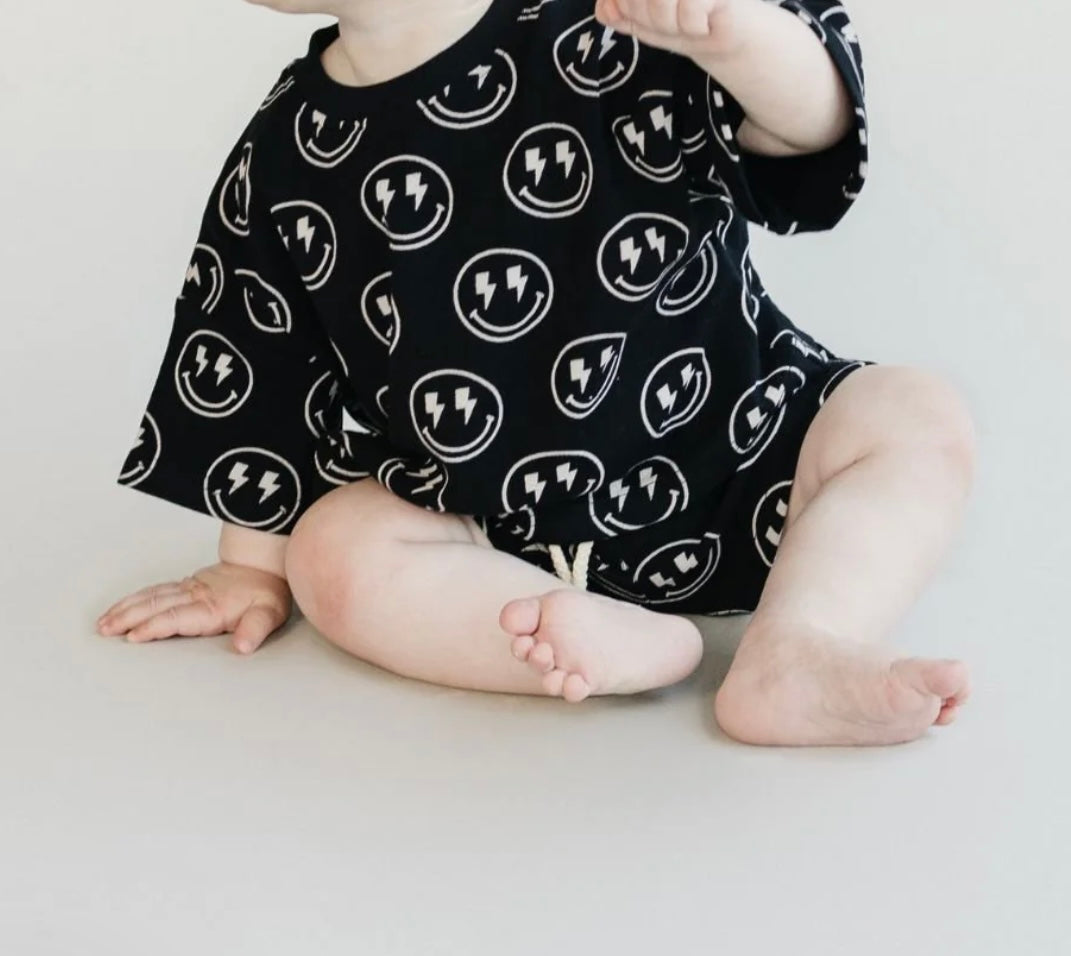 Electric Smiley | short set